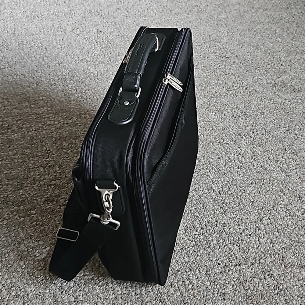 Targus Brief Case Lap Top Bag.